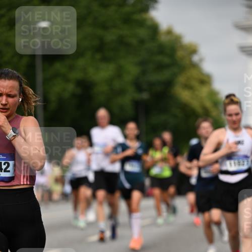 29.06.2025 - hella hamburg halbmarathon Dr. Thomas Lammeyer http://msf.ph/oto/8240934 29.06.2025 10:14:04 Kennedybrücke 1483, 1513, 1573, 1838, 3921, 4389, 5511, 7042, 7250, 7333, 7685, 8090, 8219, 8890, 9366, 9674, 9681, 9816, 9988, 11027, 11180 meine-sportfotos.de