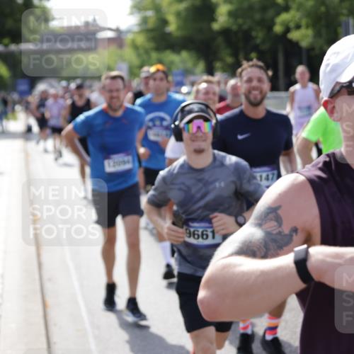 29.06.2025 - hella hamburg halbmarathon Jannik Wohlers http://msf.ph/oto/8240964 29.06.2025 09:54:30 Lombardsbrücke 2222, 2367, 2592, 2596, 2816, 2955, 3208, 3209, 4832, 5399, 5447, 5705, 6290, 6389, 6723, 6923, 6978, 6991, 7335, 7908, 8117, 8482, 8487, 8657, 8981, 9038, 9051, 9093, 9476, 9661, 9710, 11125, 11333, 11518, 11519, 11688, 12094, 12269, 12657, 12670, 13147, 13666, 13698, 13726, 13919, 14361, 14814, 15350, 15478, 15479, 15512, 15684, 15871, 16062, 16110, 16127, 16403, 16907, 17544, 17674, 18118, 18190, 18370, 18801, 18915, 18923 meine-sportfotos.de