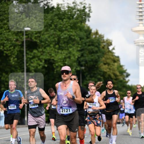 29.06.2025 - hella hamburg halbmarathon Dr. Thomas Lammeyer http://msf.ph/oto/8241003 29.06.2025 09:50:56 Kennedybrücke 1217, 2121, 2196, 2228, 2404, 2774, 3783, 4246, 5961, 6915, 8366, 8395, 9171 meine-sportfotos.de