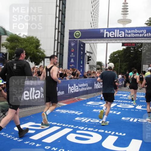 29.06.2025 - hella hamburg halbmarathon Michael Strokosch http://msf.ph/oto/8241017 29.06.2025 10:55:25 Ziel 1130, 4189, 5287, 5643, 6723, 6938, 8487, 10263, 11184, 12526, 13236, 13470, 16985, 17603, 17940, 18290, 18380, 18531 meine-sportfotos.de