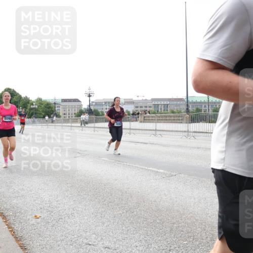 29.06.2025 - hella hamburg halbmarathon Lena Gebhardt http://msf.ph/oto/8241060 29.06.2025 10:09:45 Lombardsbrücke 1052, 1456, 1483, 1513, 1823, 4592, 4859, 5806, 5885, 6674, 7058, 7187, 8090, 8685, 9150, 9297, 9306, 9674, 9781, 9988, 10194, 12156, 12255, 12509, 12567, 12862, 13739, 15697, 16191, 16455, 16688, 16918, 17630, 17899, 18076, 18440, 18707, 18726, 18727, 19166, 19242 meine-sportfotos.de