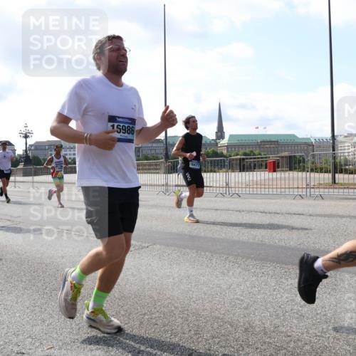 29.06.2025 - hella hamburg halbmarathon Lena Gebhardt http://msf.ph/oto/8241061 29.06.2025 09:56:24 Lombardsbrücke 1061, 1257, 1452, 1499, 1502, 1507, 1592, 1628, 1689, 1877, 2058, 2082, 2083, 2250, 2260, 2504, 2771, 2818, 2864, 2953, 2996, 3060, 3256, 3296, 3543, 4065, 4077, 4404, 4557, 4711, 4833, 5116, 5482, 5600, 5607, 5978, 6115, 6134, 6168, 6286, 6511, 6512, 6561, 6562, 7178, 7332, 7383, 7475, 7583, 7943, 8261, 8335, 8361, 8514, 8968, 8989, 8996, 9246, 9537, 9597, 9638, 10596 meine-sportfotos.de
