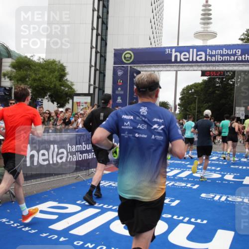 29.06.2025 - hella hamburg halbmarathon Michael Strokosch http://msf.ph/oto/8241080 29.06.2025 10:55:26 Ziel 1130, 2771, 4189, 5287, 5643, 6723, 6938, 8487, 10263, 11184, 12526, 13234, 13236, 13470, 16985, 17603, 17940, 18290, 18380, 18531 meine-sportfotos.de