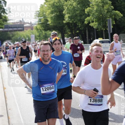 29.06.2025 - hella hamburg halbmarathon Jannik Wohlers http://msf.ph/oto/8241144 29.06.2025 09:54:31 Lombardsbrücke 2222, 2367, 2592, 2596, 2816, 2955, 3208, 3209, 4832, 5399, 5447, 5705, 6290, 6389, 6723, 6923, 6978, 6991, 7335, 7908, 8117, 8487, 8657, 8981, 9038, 9051, 9093, 9476, 9661, 9710, 11125, 11333, 11518, 11519, 11688, 12094, 12161, 12269, 12657, 12670, 13147, 13666, 13698, 13726, 13919, 14361, 14814, 15350, 15478, 15479, 15512, 15684, 15871, 16062, 16110, 16127, 16403, 16907, 17544, 17674, 18118, 18190, 18370, 18801, 18915, 18923 meine-sportfotos.de