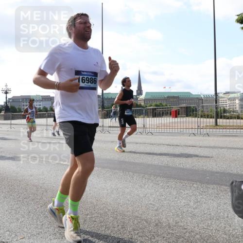 29.06.2025 - hella hamburg halbmarathon Lena Gebhardt http://msf.ph/oto/8241145 29.06.2025 09:56:24 Lombardsbrücke 1061, 1257, 1452, 1499, 1502, 1507, 1592, 1628, 1689, 1877, 2058, 2082, 2083, 2250, 2260, 2504, 2771, 2818, 2864, 2953, 2996, 3060, 3256, 3296, 3543, 4065, 4077, 4404, 4557, 4711, 4833, 5116, 5482, 5600, 5607, 5978, 6115, 6134, 6168, 6286, 6511, 6512, 6561, 6562, 7178, 7332, 7383, 7475, 7583, 7943, 8261, 8335, 8361, 8514, 8968, 8989, 8996, 9246, 9537, 9597, 9638, 10596 meine-sportfotos.de