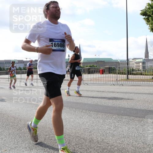 29.06.2025 - hella hamburg halbmarathon Lena Gebhardt http://msf.ph/oto/8241230 29.06.2025 09:56:24 Lombardsbrücke 1061, 1257, 1452, 1499, 1502, 1507, 1592, 1628, 1689, 1877, 2058, 2082, 2083, 2250, 2260, 2504, 2771, 2818, 2864, 2953, 2996, 3060, 3256, 3296, 3543, 4065, 4077, 4404, 4557, 4711, 4833, 5116, 5482, 5600, 5607, 5978, 6115, 6134, 6168, 6286, 6511, 6512, 6561, 6562, 7178, 7332, 7383, 7475, 7583, 7943, 8261, 8335, 8361, 8514, 8968, 8989, 8996, 9246, 9537, 9597, 9638, 10596 meine-sportfotos.de