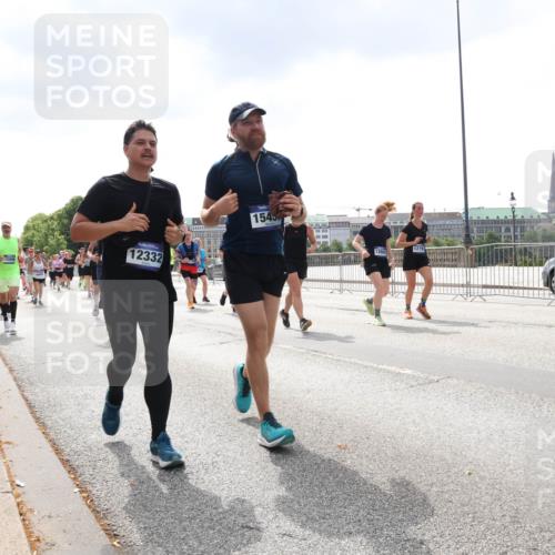 29.06.2025 - hella hamburg halbmarathon Lena Gebhardt http://msf.ph/oto/8241253 29.06.2025 10:45:21 Lombardsbrücke 1024, 1060, 1085, 1273, 1629, 1685, 1713, 1798, 1924, 2007, 2008, 2216, 2217, 2657, 2664, 2779, 2973, 3160, 3164, 3357, 3377, 3570, 3879, 3993, 4099, 4102, 4186, 4224, 4275, 4306, 4337, 4504, 4820, 4851, 5099, 5108, 5190, 5339, 5636, 5949, 6150, 6509, 6763, 6788, 6888, 6911, 6922, 6980, 7283, 7530, 7541, 7699, 7859, 7912, 8594, 8605, 8745, 8762, 8907, 9036, 9620, 10030, 10182, 10225, 10562, 10566, 10668, 10707, 11314, 12198, 12332, 12334, 12394, 13039, 13261 meine-sportfotos.de