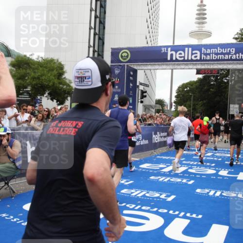 29.06.2025 - hella hamburg halbmarathon Michael Strokosch http://msf.ph/oto/8241285 29.06.2025 10:55:29 Ziel 1130, 2252, 2771, 4189, 4951, 5287, 5319, 6591, 6938, 8487, 12526, 13234, 13236, 16213, 16609, 16985, 17603, 17940, 18290 meine-sportfotos.de
