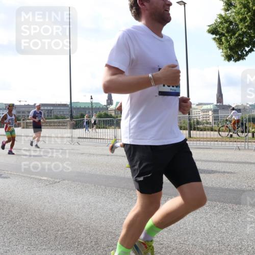 29.06.2025 - hella hamburg halbmarathon Lena Gebhardt http://msf.ph/oto/8241294 29.06.2025 09:56:24 Lombardsbrücke 1061, 1257, 1452, 1499, 1502, 1507, 1592, 1628, 1689, 1877, 2058, 2082, 2083, 2250, 2260, 2504, 2771, 2818, 2864, 2953, 2996, 3060, 3256, 3296, 3543, 4065, 4077, 4404, 4557, 4711, 4833, 5116, 5482, 5600, 5607, 5978, 6115, 6134, 6168, 6286, 6511, 6512, 6561, 6562, 7178, 7332, 7383, 7475, 7583, 7943, 8261, 8335, 8361, 8514, 8968, 8989, 8996, 9246, 9537, 9597, 9638, 10596 meine-sportfotos.de