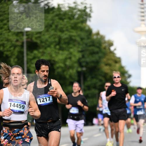 29.06.2025 - hella hamburg halbmarathon Dr. Thomas Lammeyer http://msf.ph/oto/8241295 29.06.2025 09:50:59 Kennedybrücke 1217, 2121, 2196, 2404, 2774, 3783, 4602, 5961, 6915, 8366, 8395, 8901, 9171 meine-sportfotos.de