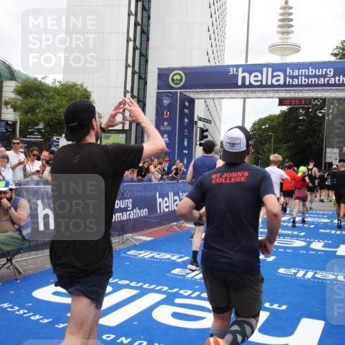 29.06.2025 - hella hamburg halbmarathon Michael Strokosch http://msf.ph/oto/8241302 29.06.2025 10:55:29 Ziel 1130, 2252, 2771, 4189, 4951, 5287, 5319, 6591, 6938, 8487, 12526, 13234, 13236, 16213, 16609, 16985, 17603, 17940, 18290 meine-sportfotos.de