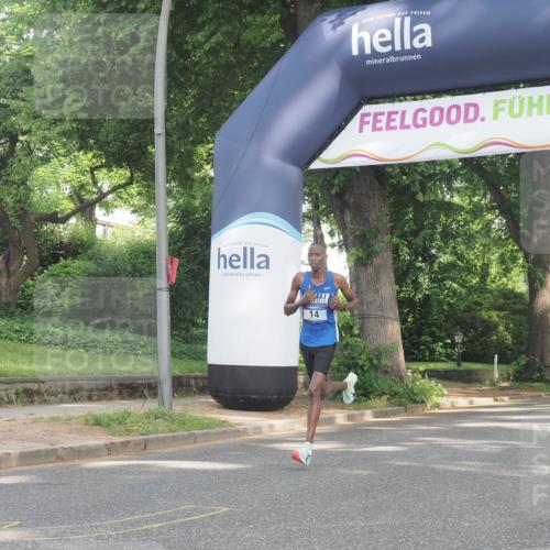 29.06.2025 - hella hamburg halbmarathon KatJ http://msf.ph/oto/8241306 29.06.2025 09:57:52 Zwischen KM18-KM19 14, 17, 19 meine-sportfotos.de