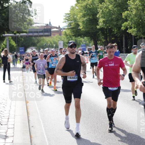 29.06.2025 - hella hamburg halbmarathon Jannik Wohlers http://msf.ph/oto/8241334 29.06.2025 09:54:33 Lombardsbrücke 2222, 2367, 2592, 2596, 2816, 2955, 3208, 3209, 4832, 5399, 5447, 5638, 5705, 6290, 6389, 6723, 6923, 6978, 6991, 7335, 7659, 7908, 8117, 8487, 8657, 8981, 9031, 9093, 9476, 9661, 9710, 9869, 11125, 11333, 12094, 12161, 12269, 12657, 12670, 13147, 13666, 13698, 13726, 13919, 14361, 14814, 15350, 15478, 15479, 15512, 15684, 15871, 16062, 16086, 16089, 16110, 16127, 16403, 16538, 16907, 17499, 17544, 17674, 18118, 18190, 18370 meine-sportfotos.de