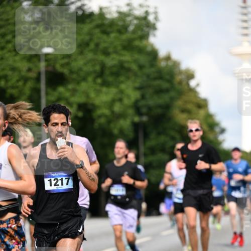 29.06.2025 - hella hamburg halbmarathon Dr. Thomas Lammeyer http://msf.ph/oto/8241337 29.06.2025 09:50:59 Kennedybrücke 1217, 2121, 2196, 2404, 2774, 3783, 4602, 5961, 6915, 8366, 8395, 8901, 9171 meine-sportfotos.de