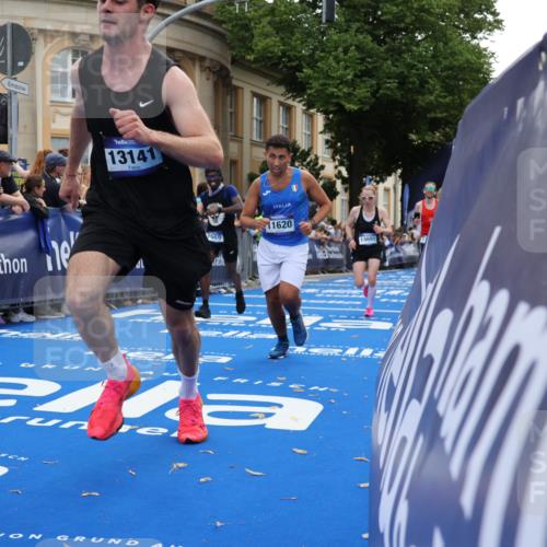 29.06.2025 - hella hamburg halbmarathon Strokosch-Dieckow http://msf.ph/oto/8241341 29.06.2025 10:36:56 Ziel 1385, 1411, 3959, 5307, 5315, 6123, 6458, 7310, 10738, 11120, 11620, 13141, 14691, 15261, 15410, 16992, 17024, 17125, 18384 meine-sportfotos.de