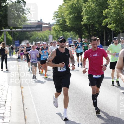 29.06.2025 - hella hamburg halbmarathon Jannik Wohlers http://msf.ph/oto/8241352 29.06.2025 09:54:33 Lombardsbrücke 2222, 2367, 2592, 2596, 2816, 2955, 3208, 3209, 4832, 5399, 5447, 5638, 5705, 6290, 6389, 6723, 6923, 6978, 6991, 7335, 7659, 7908, 8117, 8487, 8657, 8981, 9031, 9093, 9476, 9661, 9710, 9869, 11125, 11333, 12094, 12161, 12269, 12657, 12670, 13147, 13666, 13698, 13726, 13919, 14361, 14814, 15350, 15478, 15479, 15512, 15684, 15871, 16062, 16086, 16089, 16110, 16127, 16403, 16538, 16907, 17499, 17544, 17674, 18118, 18190, 18370 meine-sportfotos.de