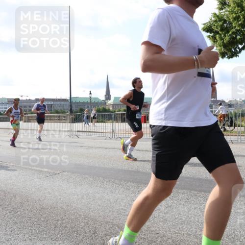 29.06.2025 - hella hamburg halbmarathon Lena Gebhardt http://msf.ph/oto/8241359 29.06.2025 09:56:24 Lombardsbrücke 1061, 1257, 1452, 1499, 1502, 1507, 1592, 1628, 1689, 1877, 2058, 2082, 2083, 2250, 2260, 2504, 2771, 2818, 2864, 2953, 2996, 3060, 3256, 3296, 3543, 4065, 4077, 4404, 4557, 4711, 4833, 5116, 5482, 5600, 5607, 5978, 6115, 6134, 6168, 6286, 6511, 6512, 6561, 6562, 7178, 7332, 7383, 7475, 7583, 7943, 8261, 8335, 8361, 8514, 8968, 8989, 8996, 9246, 9537, 9597, 9638, 10596 meine-sportfotos.de