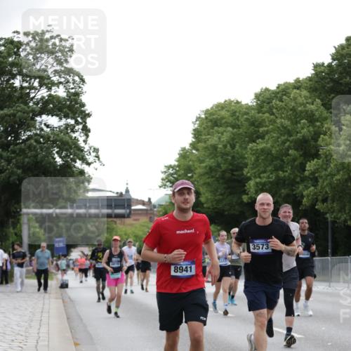 29.06.2025 - hella hamburg halbmarathon Jannik Wohlers http://msf.ph/oto/8241362 29.06.2025 10:29:45 Lombardsbrücke 1097, 1547, 3443, 3573, 3613, 5063, 5322, 6598, 6616, 6626, 8792, 10162, 12349, 12504, 12537, 12710, 13418, 14304, 16182, 16601, 16604, 16735, 16769, 18046, 18503, 18671 meine-sportfotos.de
