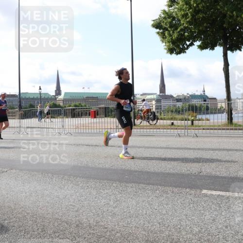 29.06.2025 - hella hamburg halbmarathon Lena Gebhardt http://msf.ph/oto/8241430 29.06.2025 09:56:24 Lombardsbrücke 1061, 1257, 1452, 1499, 1502, 1507, 1592, 1628, 1689, 1877, 2058, 2082, 2083, 2250, 2260, 2504, 2771, 2818, 2864, 2953, 2996, 3060, 3256, 3296, 3543, 4065, 4077, 4404, 4557, 4711, 4833, 5116, 5482, 5600, 5607, 5978, 6115, 6134, 6168, 6286, 6511, 6512, 6561, 6562, 7178, 7332, 7383, 7475, 7583, 7943, 8261, 8335, 8361, 8514, 8968, 8989, 8996, 9246, 9537, 9597, 9638, 10596 meine-sportfotos.de