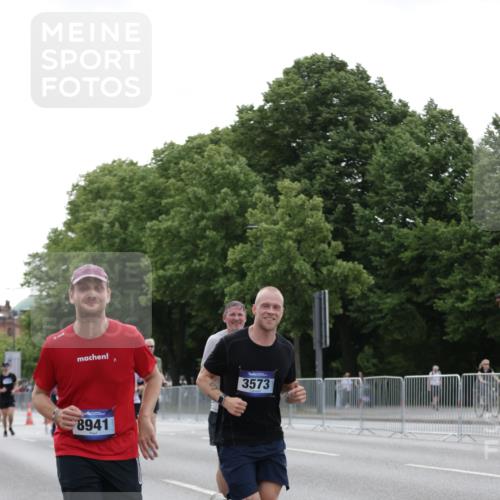 29.06.2025 - hella hamburg halbmarathon Jannik Wohlers http://msf.ph/oto/8241441 29.06.2025 10:29:46 Lombardsbrücke 1097, 1547, 2901, 3443, 3573, 3613, 5063, 5322, 6598, 6616, 6626, 8792, 10162, 12349, 12350, 12504, 12537, 12710, 13418, 14304, 16182, 16601, 16604, 16735, 16769, 18046, 18503, 18671 meine-sportfotos.de