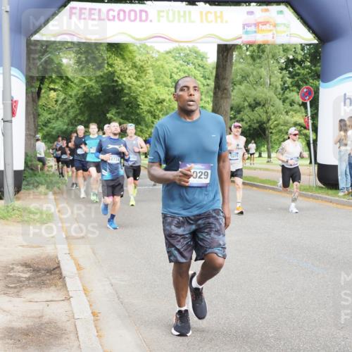 29.06.2025 - hella hamburg halbmarathon MichiJ http://msf.ph/oto/8241450 29.06.2025 10:27:47 Zwischen KM18-KM19 1445, 4381, 6037, 8450, 8958, 11447, 12915, 13029, 14093, 14272, 15257, 15873 meine-sportfotos.de