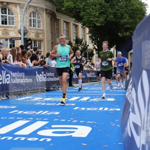 29.06.2025 - hella hamburg halbmarathon Strokosch-Dieckow http://msf.ph/oto/8241484 29.06.2025 10:37:01 Ziel 1385, 1411, 3959, 5307, 5315, 5923, 6123, 6458, 7482, 9178, 10738, 11120, 11620, 14691, 15261, 15410, 16992, 17024, 17125, 17658 meine-sportfotos.de