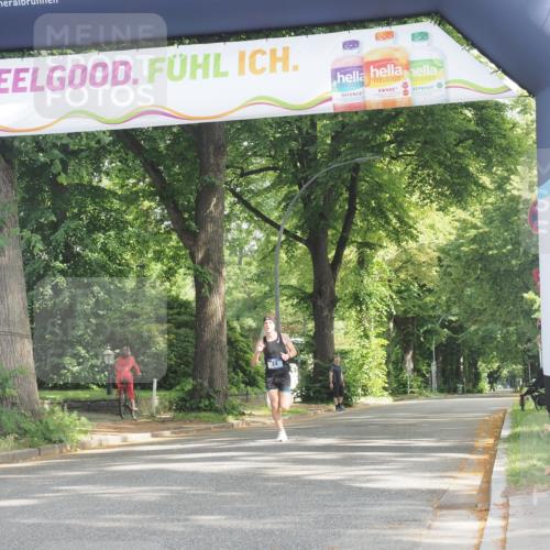 29.06.2025 - hella hamburg halbmarathon KatJ http://msf.ph/oto/8241494 29.06.2025 09:58:20 Zwischen KM18-KM19  meine-sportfotos.de