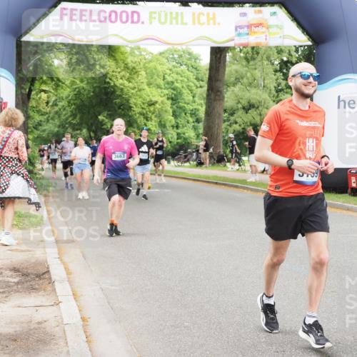 29.06.2025 - hella hamburg halbmarathon MichiJ http://msf.ph/oto/8241505 29.06.2025 10:50:34 Zwischen KM18-KM19 3199, 3663, 12571, 17437, 18324 meine-sportfotos.de