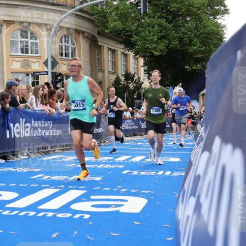 29.06.2025 - hella hamburg halbmarathon Strokosch-Dieckow http://msf.ph/oto/8241516 29.06.2025 10:37:02 Ziel 1385, 1411, 5315, 5923, 6123, 6458, 7482, 8362, 9178, 10738, 11120, 11620, 14691, 15261, 15410, 16992, 17024, 17125, 17658 meine-sportfotos.de