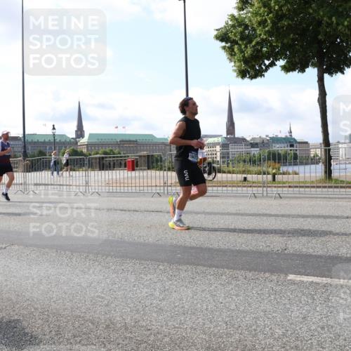 29.06.2025 - hella hamburg halbmarathon Lena Gebhardt http://msf.ph/oto/8241522 29.06.2025 09:56:24 Lombardsbrücke 1061, 1257, 1452, 1499, 1502, 1507, 1592, 1628, 1689, 1877, 2058, 2082, 2083, 2250, 2260, 2504, 2771, 2818, 2864, 2953, 2996, 3060, 3256, 3296, 3543, 4065, 4077, 4404, 4557, 4711, 4833, 5116, 5482, 5600, 5607, 5978, 6115, 6134, 6168, 6286, 6511, 6512, 6561, 6562, 7178, 7332, 7383, 7475, 7583, 7943, 8261, 8335, 8361, 8514, 8968, 8989, 8996, 9246, 9537, 9597, 9638, 10596 meine-sportfotos.de