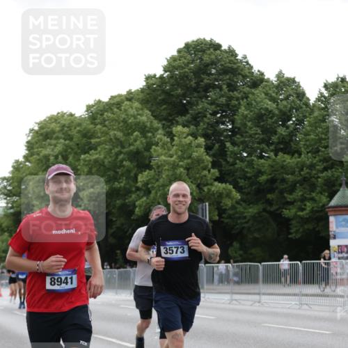 29.06.2025 - hella hamburg halbmarathon Jannik Wohlers http://msf.ph/oto/8241531 29.06.2025 10:29:46 Lombardsbrücke 1097, 1547, 2901, 3443, 3573, 3613, 5063, 5322, 6598, 6616, 6626, 8792, 10162, 12349, 12350, 12504, 12537, 12710, 13418, 14304, 16182, 16601, 16604, 16735, 16769, 18046, 18503, 18671 meine-sportfotos.de