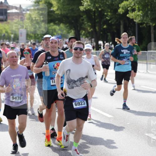 29.06.2025 - hella hamburg halbmarathon Jannik Wohlers http://msf.ph/oto/8241571 29.06.2025 09:54:36 Lombardsbrücke 2222, 2367, 2592, 2596, 2816, 3208, 3209, 4121, 4832, 5399, 5638, 5705, 6290, 6389, 6923, 6991, 7335, 7659, 7908, 8117, 8371, 8437, 8487, 8657, 8981, 9031, 9093, 9159, 9476, 9661, 9710, 9869, 9931, 10122, 10868, 11125, 11333, 12094, 12161, 12269, 12657, 12670, 13147, 13666, 13698, 13726, 14814, 15350, 15430, 15478, 15479, 15512, 15684, 15871, 16062, 16086, 16089, 16110, 16127, 16403, 16513, 16538, 16907, 17008, 17499, 17544, 17674, 17912, 18118, 18190 meine-sportfotos.de