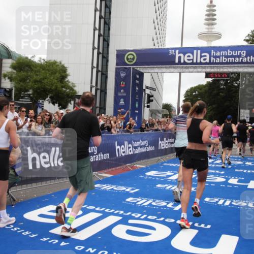 29.06.2025 - hella hamburg halbmarathon Michael Strokosch http://msf.ph/oto/8241588 29.06.2025 10:55:33 Ziel 1130, 2252, 2771, 4951, 5319, 6591, 6938, 11554, 12544, 12584, 13234, 13267, 14036, 14592, 16213, 16334, 16609, 17603, 17940 meine-sportfotos.de