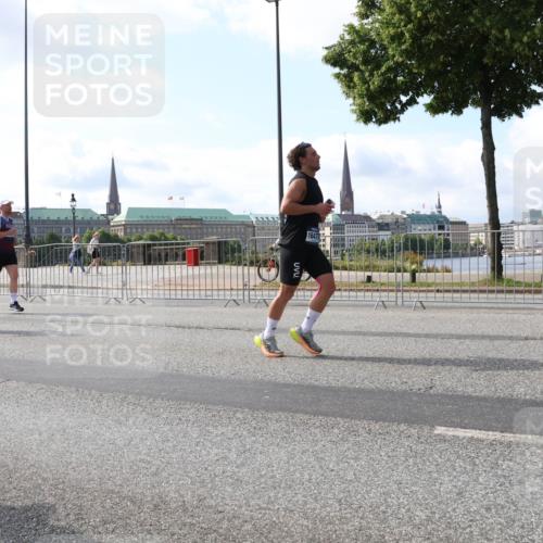 29.06.2025 - hella hamburg halbmarathon Lena Gebhardt http://msf.ph/oto/8241613 29.06.2025 09:56:24 Lombardsbrücke 1061, 1257, 1452, 1499, 1502, 1507, 1592, 1628, 1689, 1877, 2058, 2082, 2083, 2250, 2260, 2504, 2771, 2818, 2864, 2953, 2996, 3060, 3256, 3296, 3543, 4065, 4077, 4404, 4557, 4711, 4833, 5116, 5482, 5600, 5607, 5978, 6115, 6134, 6168, 6286, 6511, 6512, 6561, 6562, 7178, 7332, 7383, 7475, 7583, 7943, 8261, 8335, 8361, 8514, 8968, 8989, 8996, 9246, 9537, 9597, 9638, 10596 meine-sportfotos.de
