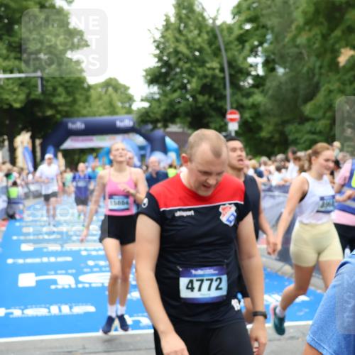 29.06.2025 - hella hamburg halbmarathon Zöllner http://msf.ph/oto/8241661 29.06.2025 10:56:03 Ziel 1180, 3042, 3058, 7147, 8968, 9246, 10084, 14867, 15184, 15868, 15884, 16176, 18212 meine-sportfotos.de