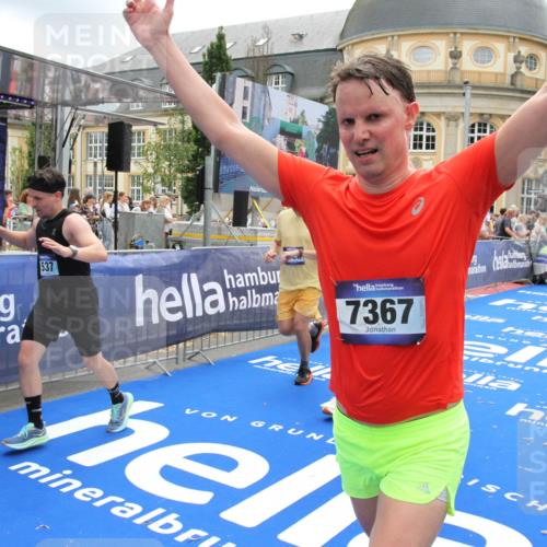 29.06.2025 - hella hamburg halbmarathon Michael Strokosch http://msf.ph/oto/8241666 29.06.2025 10:48:28 Ziel 1537, 3747, 5129, 5362, 5528, 6081, 6923, 7367, 8216, 9262, 11451, 12549, 12840, 13962, 14990, 17745, 17855, 17982, 18790, 18923 meine-sportfotos.de