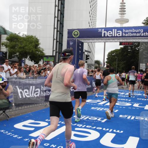 29.06.2025 - hella hamburg halbmarathon Michael Strokosch http://msf.ph/oto/8241689 29.06.2025 10:55:35 Ziel 2252, 2771, 4951, 5319, 6591, 8573, 11554, 11568, 12196, 12544, 12584, 13234, 13267, 14036, 14592, 16110, 16213, 16334, 16609, 17615 meine-sportfotos.de