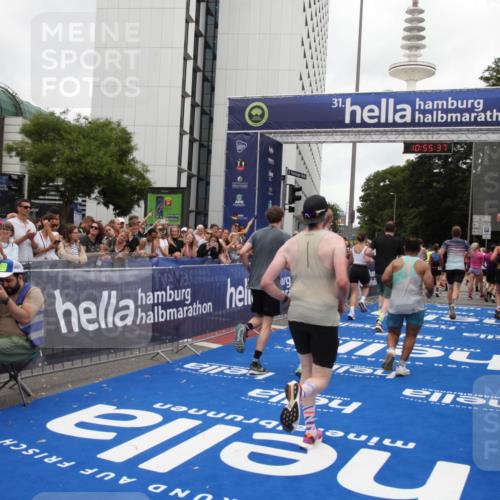 29.06.2025 - hella hamburg halbmarathon Michael Strokosch http://msf.ph/oto/8241705 29.06.2025 10:55:36 Ziel 2252, 3037, 4951, 5319, 6591, 8573, 11554, 11568, 12196, 12544, 12584, 13267, 14036, 14592, 16110, 16213, 16334, 16609, 17615 meine-sportfotos.de