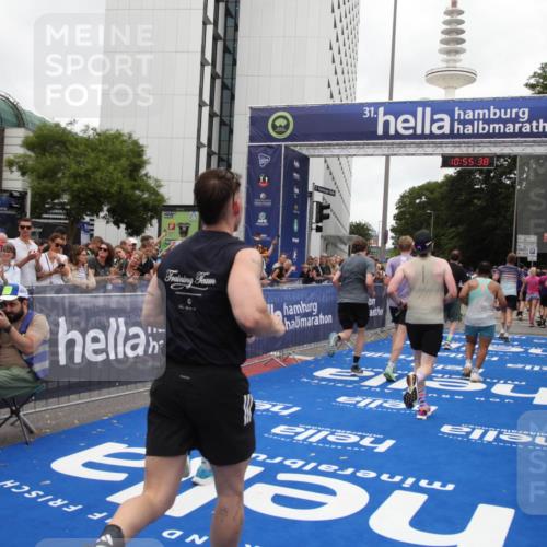 29.06.2025 - hella hamburg halbmarathon Michael Strokosch http://msf.ph/oto/8241746 29.06.2025 10:55:37 Ziel 2982, 3037, 5319, 6591, 8573, 11554, 11568, 12196, 12544, 12584, 13267, 14036, 14592, 16110, 16334, 16609, 17615 meine-sportfotos.de