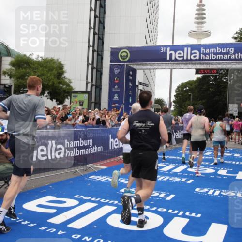 29.06.2025 - hella hamburg halbmarathon Michael Strokosch http://msf.ph/oto/8241757 29.06.2025 10:55:37 Ziel 2982, 3037, 5319, 6591, 8573, 11554, 11568, 12196, 12544, 12584, 13267, 14036, 14592, 16110, 16334, 16609, 17615 meine-sportfotos.de