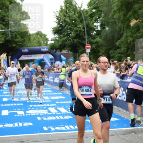 29.06.2025 - hella hamburg halbmarathon Zöllner http://msf.ph/oto/8241758 29.06.2025 10:56:05 Ziel 1180, 3042, 3058, 7594, 14867, 15184, 15868, 16176, 17640, 18212 meine-sportfotos.de