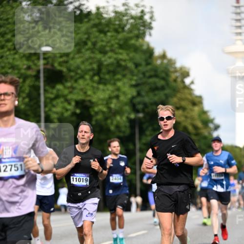 29.06.2025 - hella hamburg halbmarathon Dr. Thomas Lammeyer http://msf.ph/oto/8241762 29.06.2025 09:51:00 Kennedybrücke 1217, 2121, 2196, 2404, 2774, 3783, 4602, 5092, 5923, 5961, 6915, 8366, 8395, 8901, 9171 meine-sportfotos.de