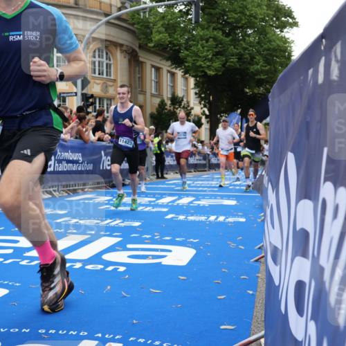29.06.2025 - hella hamburg halbmarathon Strokosch-Dieckow http://msf.ph/oto/8241763 29.06.2025 10:37:13 Ziel 4860, 5003, 5923, 7482, 8362, 9178, 10190, 11423, 12900, 13854, 13972, 14387, 14459, 15178, 17137, 17726, 18824 meine-sportfotos.de