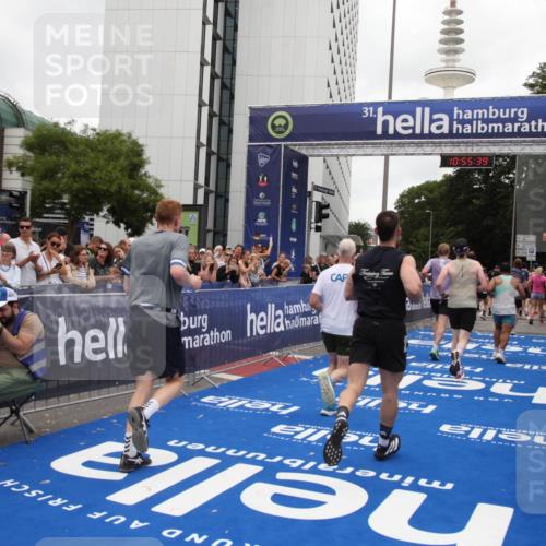 29.06.2025 - hella hamburg halbmarathon Michael Strokosch http://msf.ph/oto/8241766 29.06.2025 10:55:37 Ziel 2982, 3037, 5319, 6591, 8573, 11554, 11568, 12196, 12544, 12584, 13267, 14036, 14592, 16110, 16334, 16609, 17615 meine-sportfotos.de