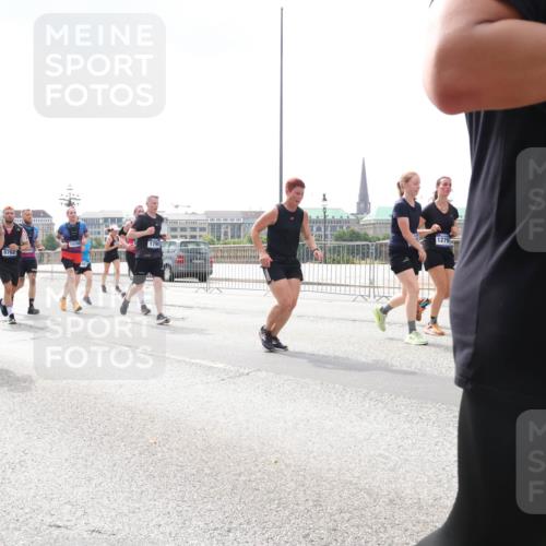 29.06.2025 - hella hamburg halbmarathon Lena Gebhardt http://msf.ph/oto/8241779 29.06.2025 10:45:22 Lombardsbrücke 1024, 1060, 1085, 1273, 1629, 1685, 1713, 1798, 2007, 2008, 2216, 2217, 2657, 2664, 2779, 2973, 3160, 3164, 3357, 3377, 3570, 3879, 3993, 4099, 4102, 4186, 4224, 4275, 4306, 4337, 4504, 4820, 4851, 5099, 5108, 5190, 5339, 5636, 5949, 6150, 6509, 6763, 6788, 6911, 6922, 6980, 7283, 7530, 7541, 7699, 7859, 7912, 8594, 8605, 8745, 8762, 8907, 9620, 10030, 10182, 10225, 10562, 10566, 10707, 11314, 12198, 12332, 12334, 12394, 13261 meine-sportfotos.de