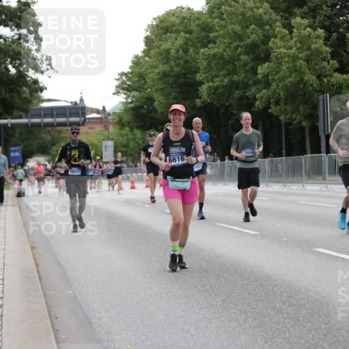 29.06.2025 - hella hamburg halbmarathon Jannik Wohlers http://msf.ph/oto/8241794 29.06.2025 10:29:50 Lombardsbrücke 1547, 2901, 3443, 3573, 6598, 6616, 6626, 10880, 12349, 12350, 12504, 12710, 13418, 14304, 16182, 16601, 16604, 16735, 16769, 18046, 18503, 18671 meine-sportfotos.de