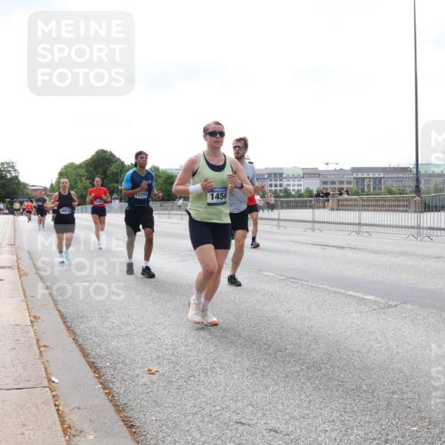 29.06.2025 - hella hamburg halbmarathon Lena Gebhardt http://msf.ph/oto/8241806 29.06.2025 10:09:48 Lombardsbrücke 1052, 1456, 1483, 1513, 1823, 4592, 4859, 5885, 7058, 7081, 7187, 8090, 8685, 9150, 9297, 9306, 9674, 9781, 9988, 12255, 12509, 12567, 12862, 13739, 15697, 16191, 16455, 16688, 16918, 17630, 17899, 18076, 18440, 18707, 18726, 18727, 19166, 19242 meine-sportfotos.de