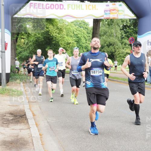 29.06.2025 - hella hamburg halbmarathon MichiJ http://msf.ph/oto/8241828 29.06.2025 10:27:49 Zwischen KM18-KM19 1445, 3282, 4381, 6037, 7622, 8450, 8958, 11447, 12915, 13029, 14093, 14204, 15257, 15866, 15873, 18547, 18734 meine-sportfotos.de