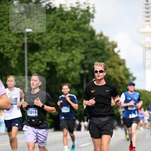 29.06.2025 - hella hamburg halbmarathon Dr. Thomas Lammeyer http://msf.ph/oto/8241851 29.06.2025 09:51:00 Kennedybrücke 1217, 2121, 2196, 2404, 2774, 3783, 4602, 5092, 5923, 5961, 6915, 8366, 8395, 8901, 9171 meine-sportfotos.de