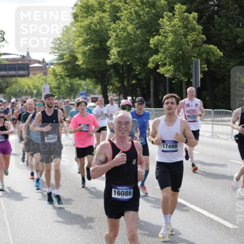 29.06.2025 - hella hamburg halbmarathon Jannik Wohlers http://msf.ph/oto/8241862 29.06.2025 09:54:40 Lombardsbrücke 1200, 2592, 2596, 2816, 3208, 3209, 3258, 4121, 4832, 5399, 5638, 5705, 6027, 6290, 6389, 6923, 6991, 7335, 7659, 7908, 8371, 8437, 8487, 8693, 8889, 9031, 9032, 9093, 9159, 9476, 9661, 9869, 9931, 10122, 10868, 11125, 11185, 11333, 12016, 12094, 12161, 12657, 13147, 13666, 13698, 14814, 15350, 15430, 15512, 15681, 15684, 15871, 16062, 16086, 16089, 16103, 16110, 16127, 16403, 16513, 16538, 16907, 17008, 17221, 17499, 17544, 17674, 17912, 18118, 18190 meine-sportfotos.de